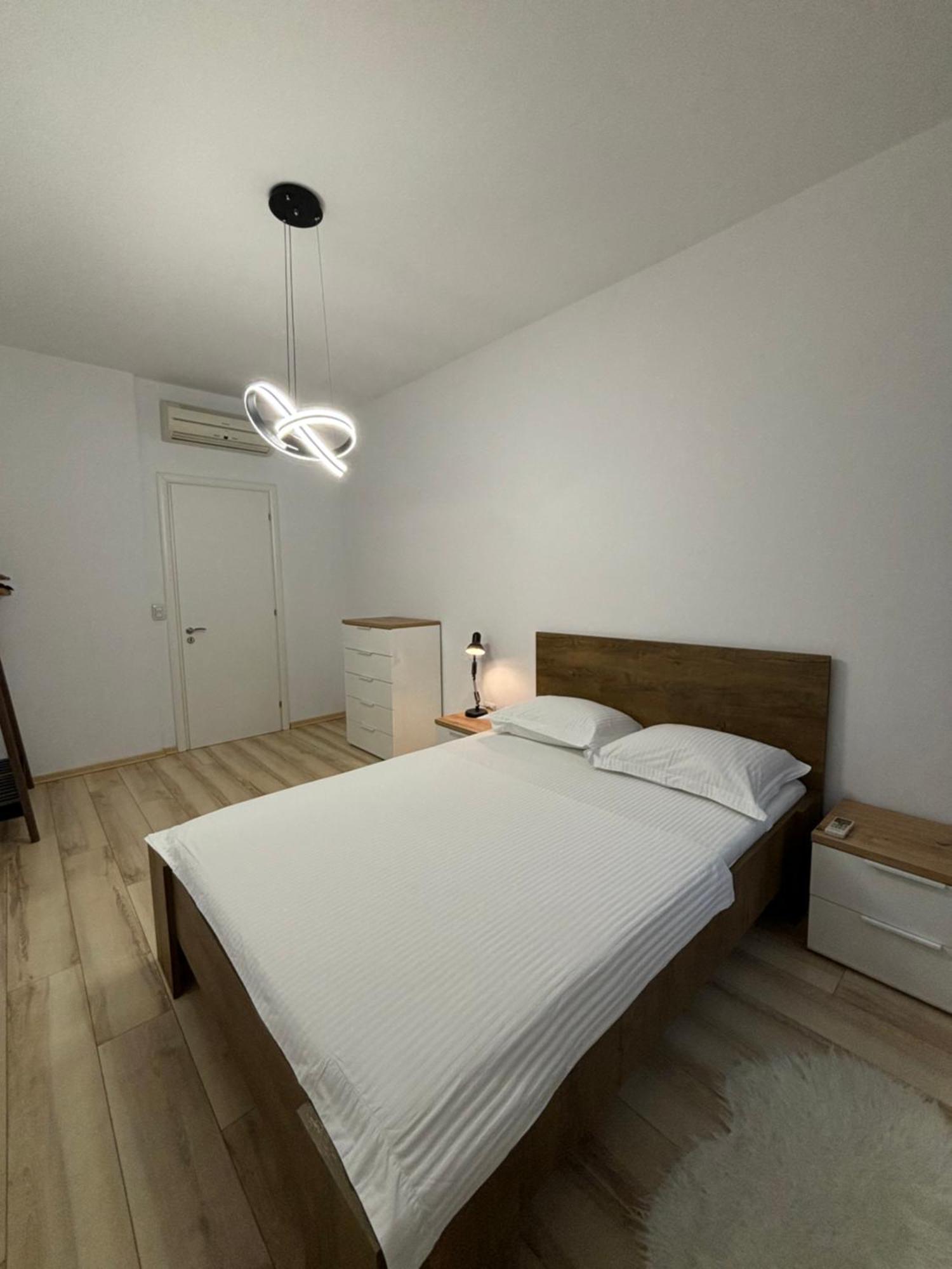 Tam Serviced 2Bdr Apartment City Center No6 Tirana Exterior photo